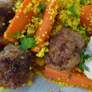 Lammköttbullar med couscous och baba ganoush