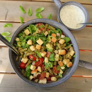 Pastasallad med solrospesto