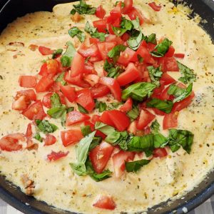 Kyckling med tomater, örter och parmesanost